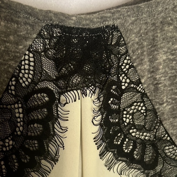 ST. JOHNS BAY XHILARATION RISE AND BLOOM BLOUSE LOT SIZE LARGE - Picture 16 of 17